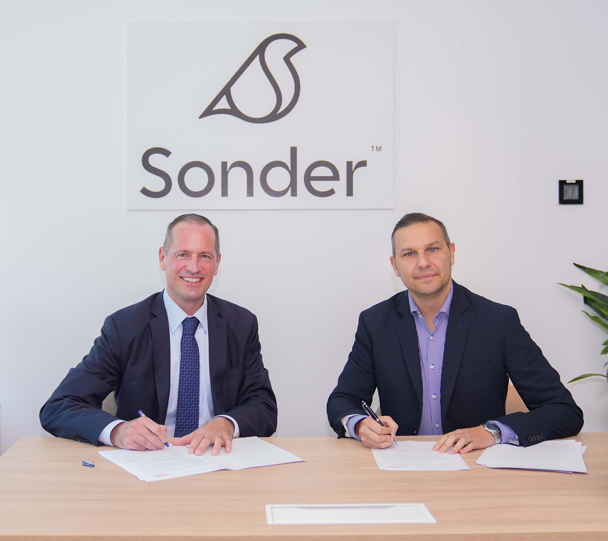 Farnek & Sonder Signing